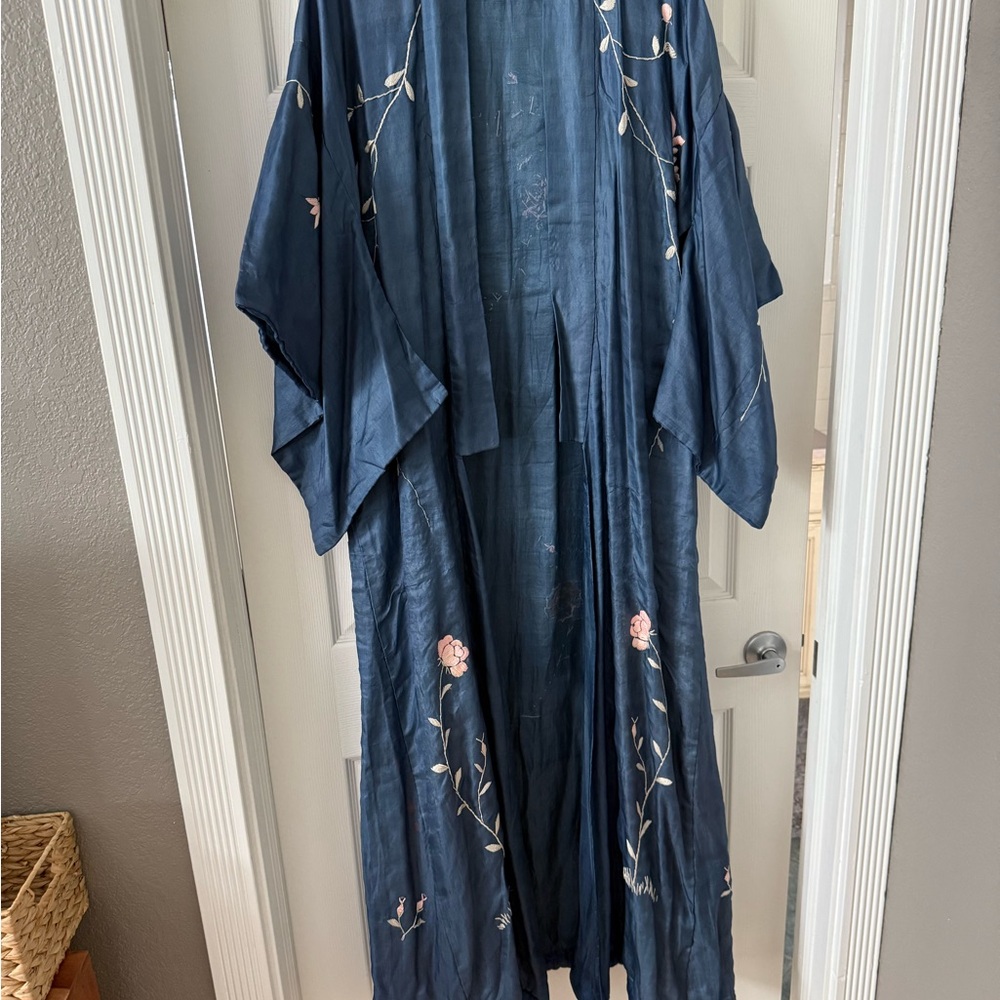 Elegant Blue Floral Kimono